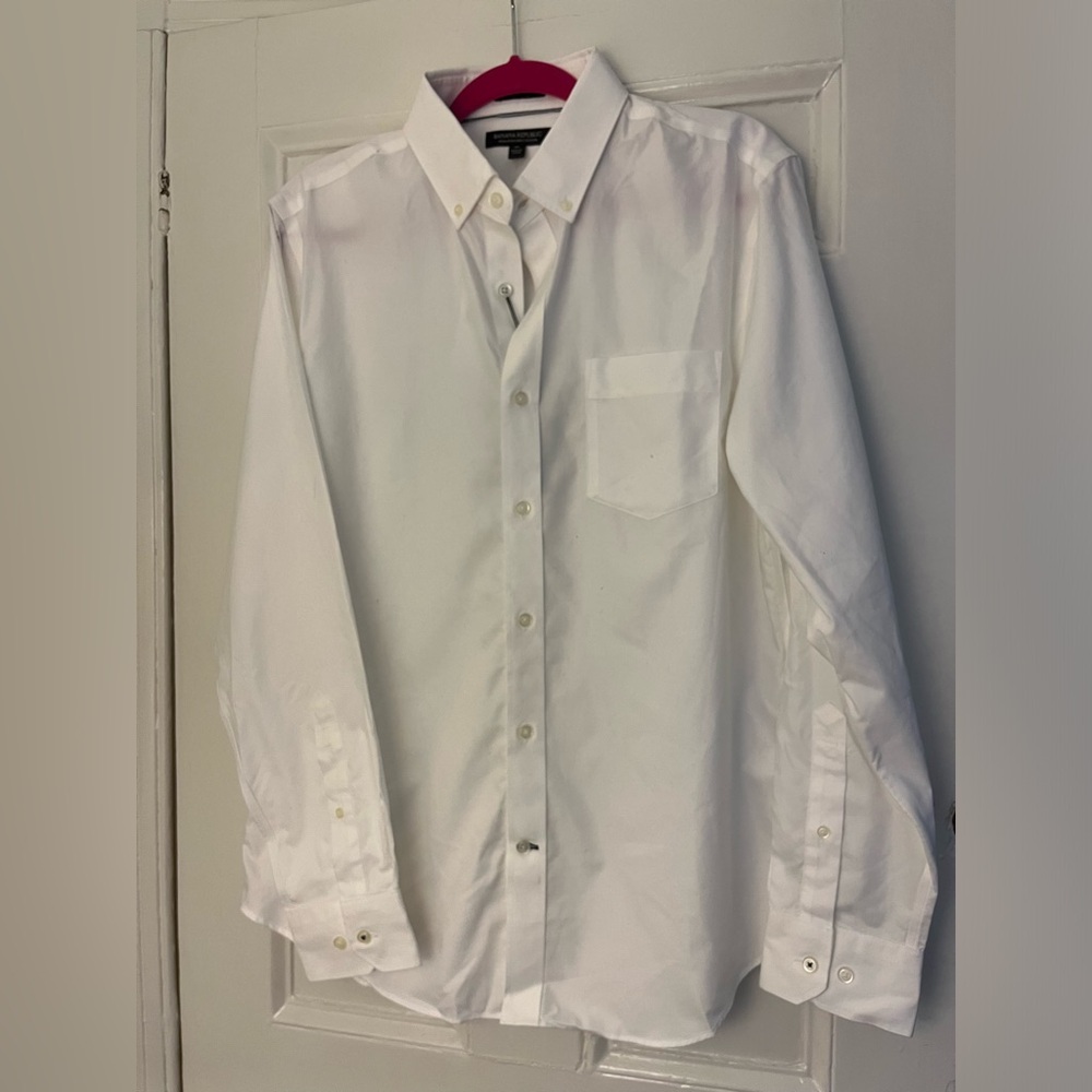 NWT Banana Republic White Button Down - Size Medium - 100% cotton